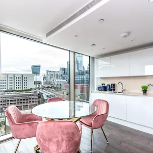 Luxury 2 Bedroom In Tower Hill Apartment London