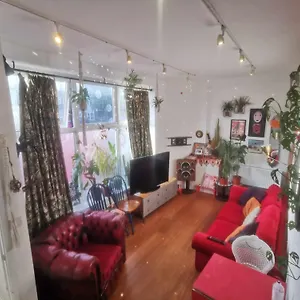 Bright, Roomy, Colourful Flat In Apartment Brighton
